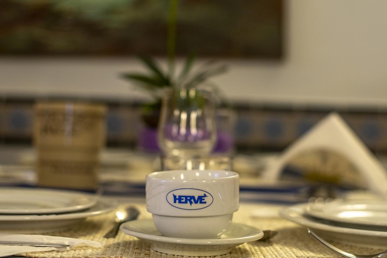 Hotel Herve Марина-ди-Масса Экстерьер фото