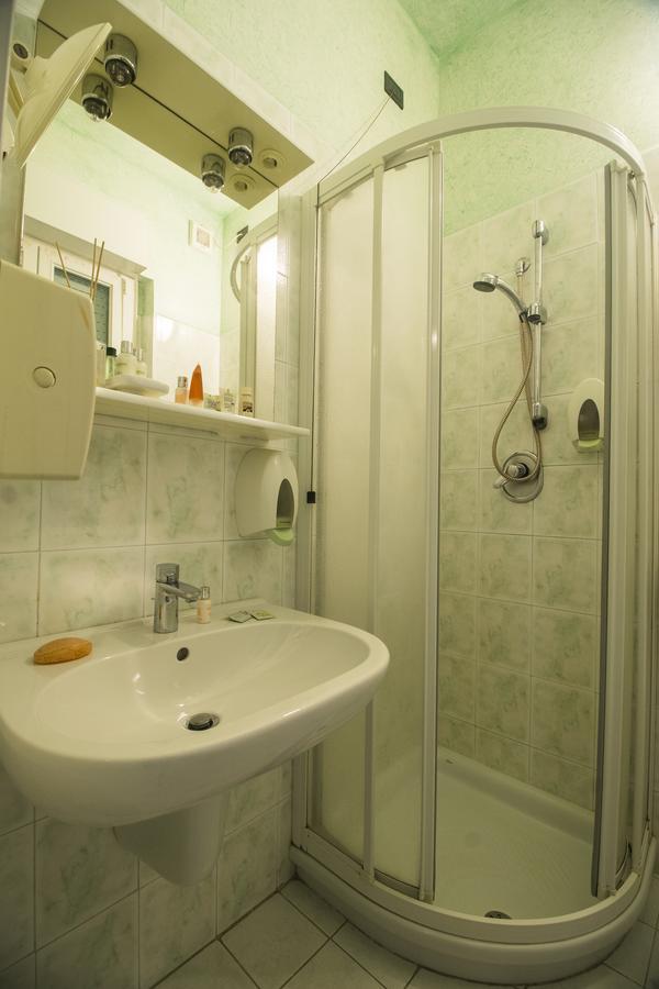 Hotel Herve Марина-ди-Масса Экстерьер фото