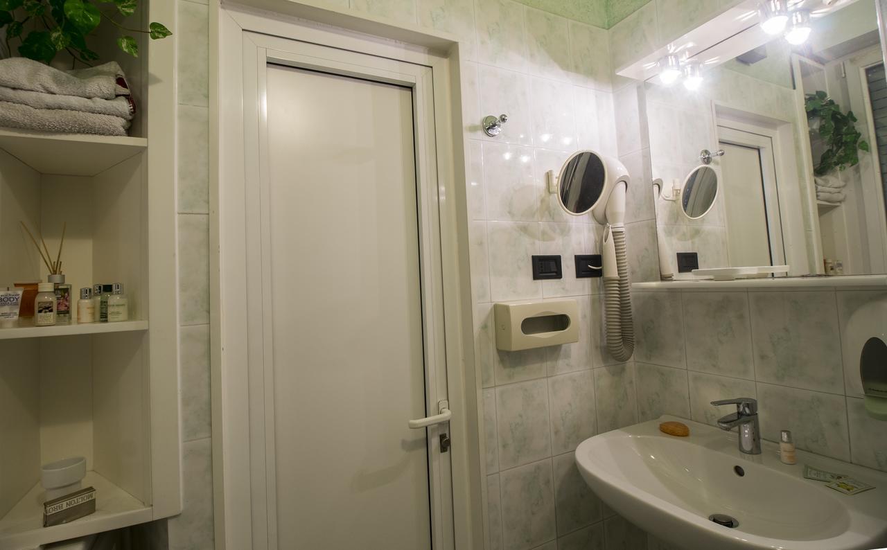 Hotel Herve Марина-ди-Масса Экстерьер фото